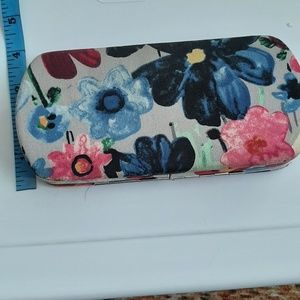 Thirty _one hard case wallet